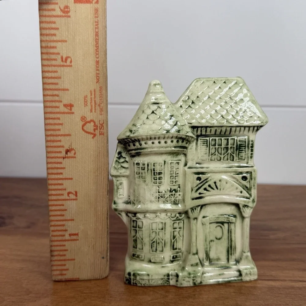 VTG Victorian House Ceramic Wall Pocket Floral Vase Cottagecore English Country